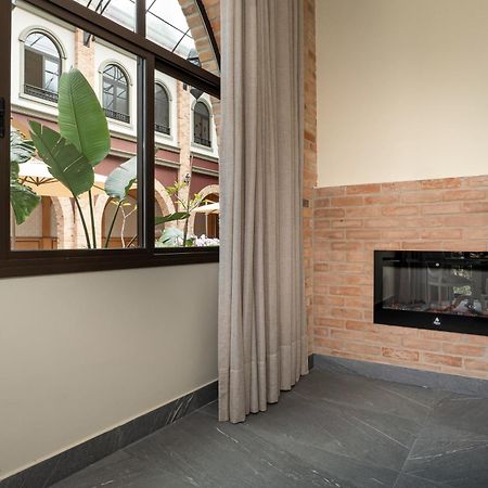 포우사다 루이스 XV 호텔 Campos do Jordão 외부 사진 A fireplace in a home