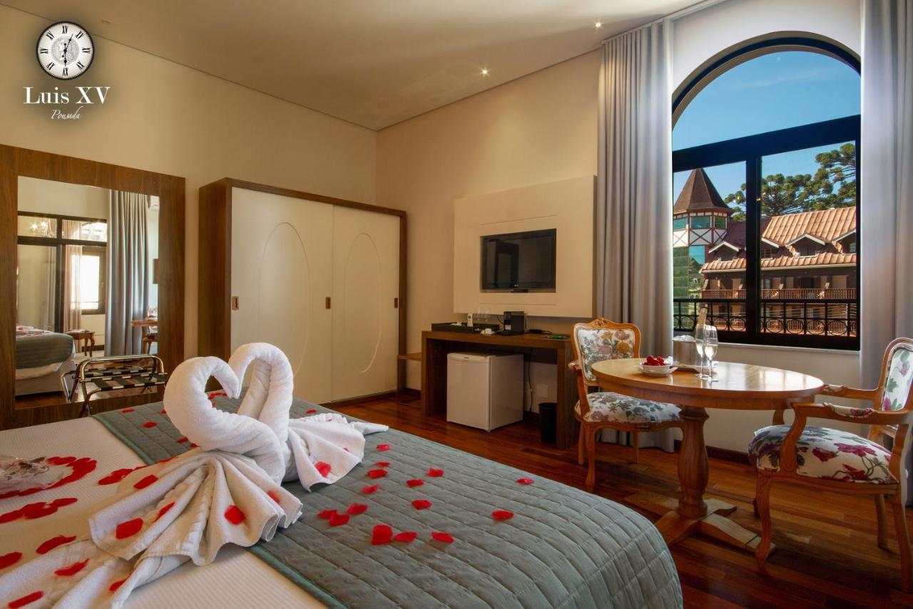 포우사다 루이스 XV 호텔 Campos do Jordão 외부 사진 A room at the hotel