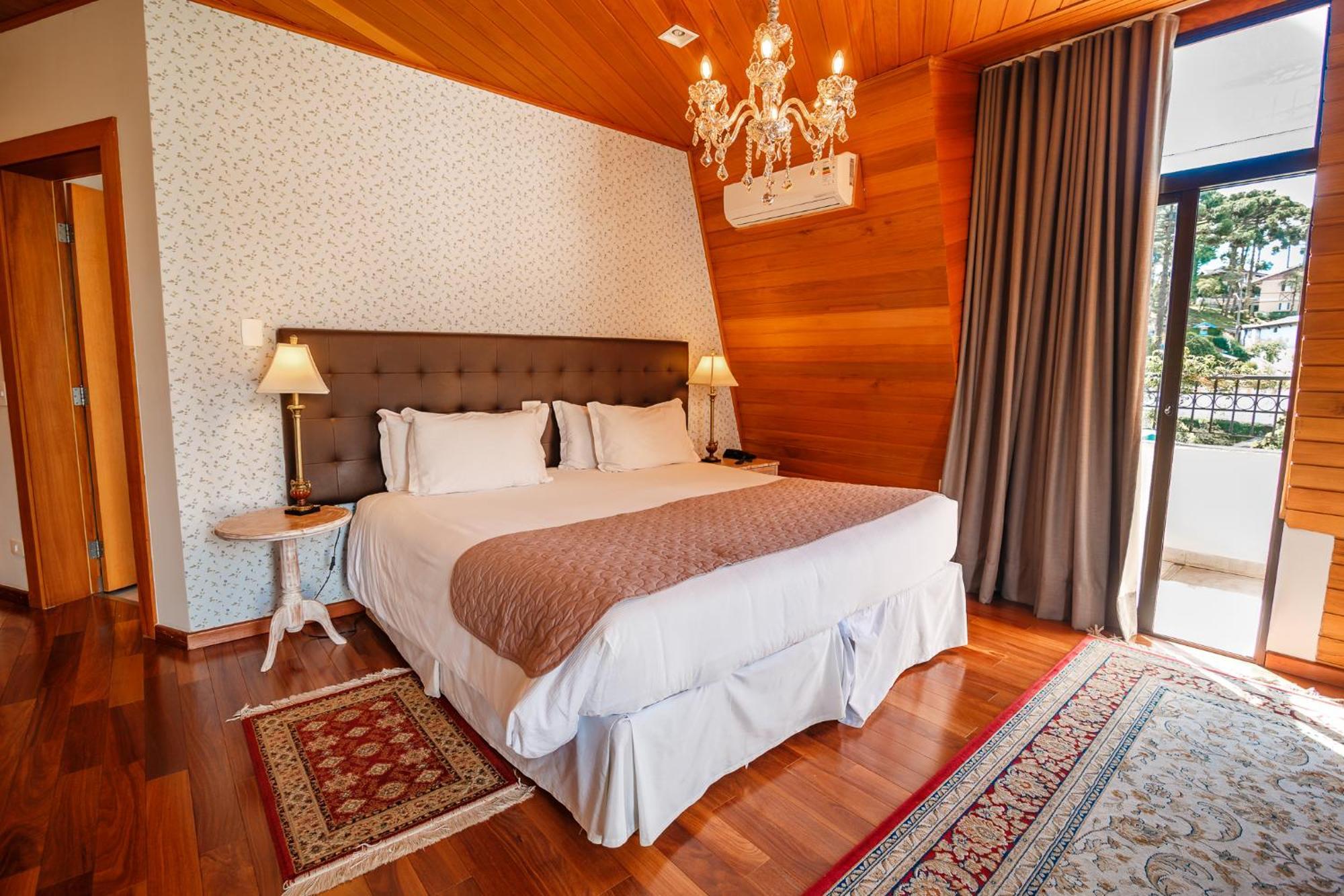 포우사다 루이스 XV 호텔 Campos do Jordão 외부 사진 A bedroom at the hotel