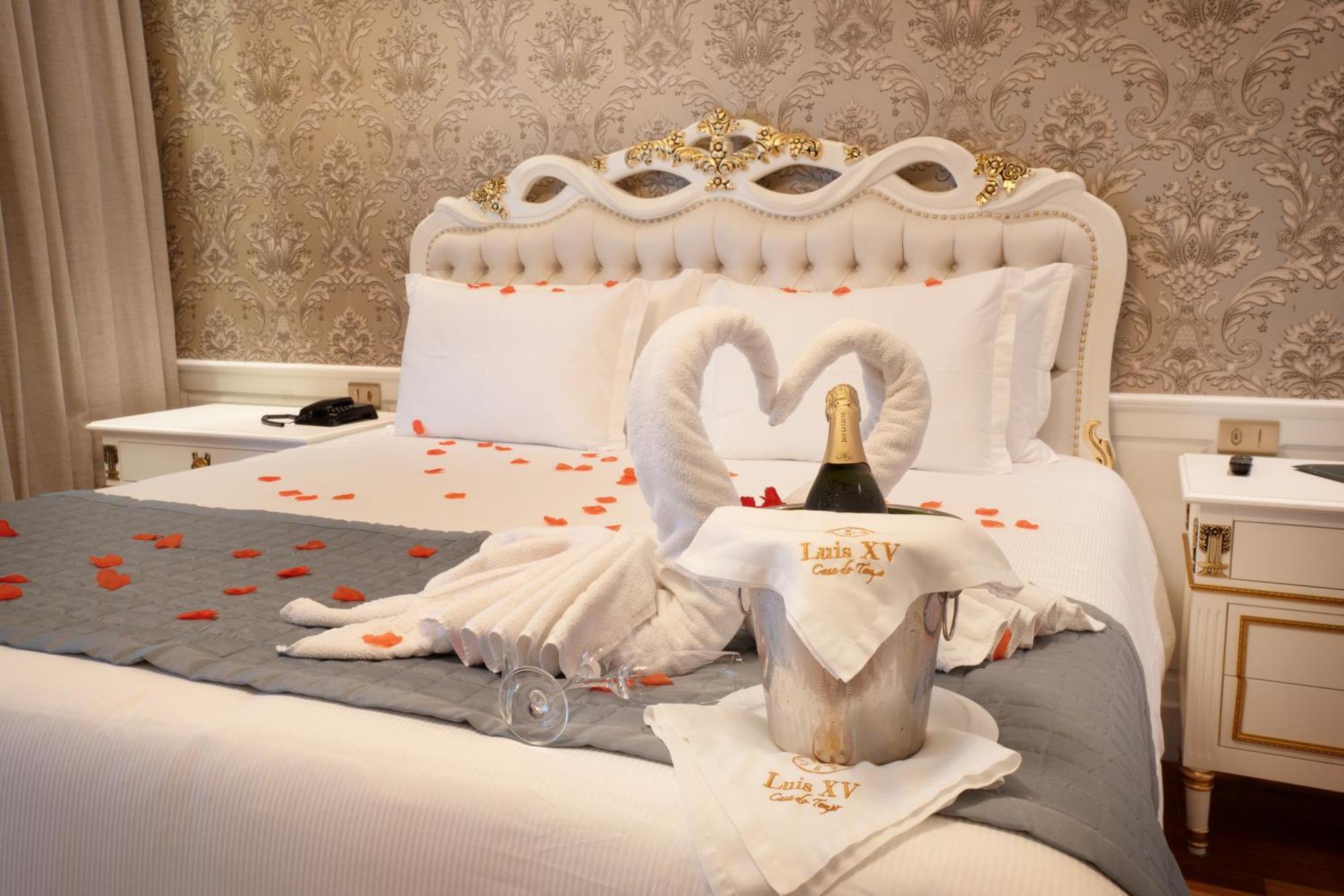 포우사다 루이스 XV 호텔 Campos do Jordão 외부 사진 A bedroom at the hotel