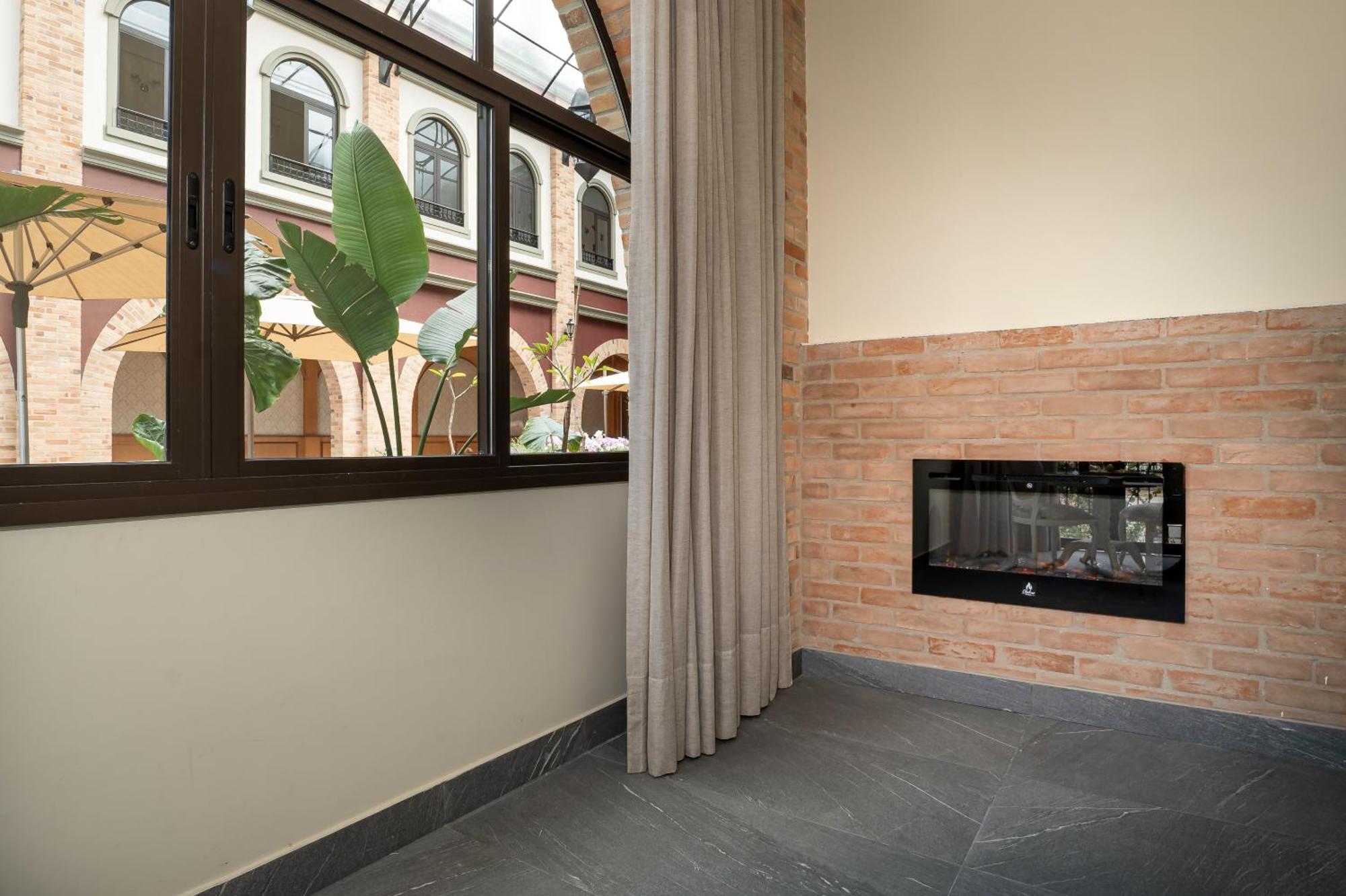 포우사다 루이스 XV 호텔 Campos do Jordão 외부 사진 A fireplace in a home