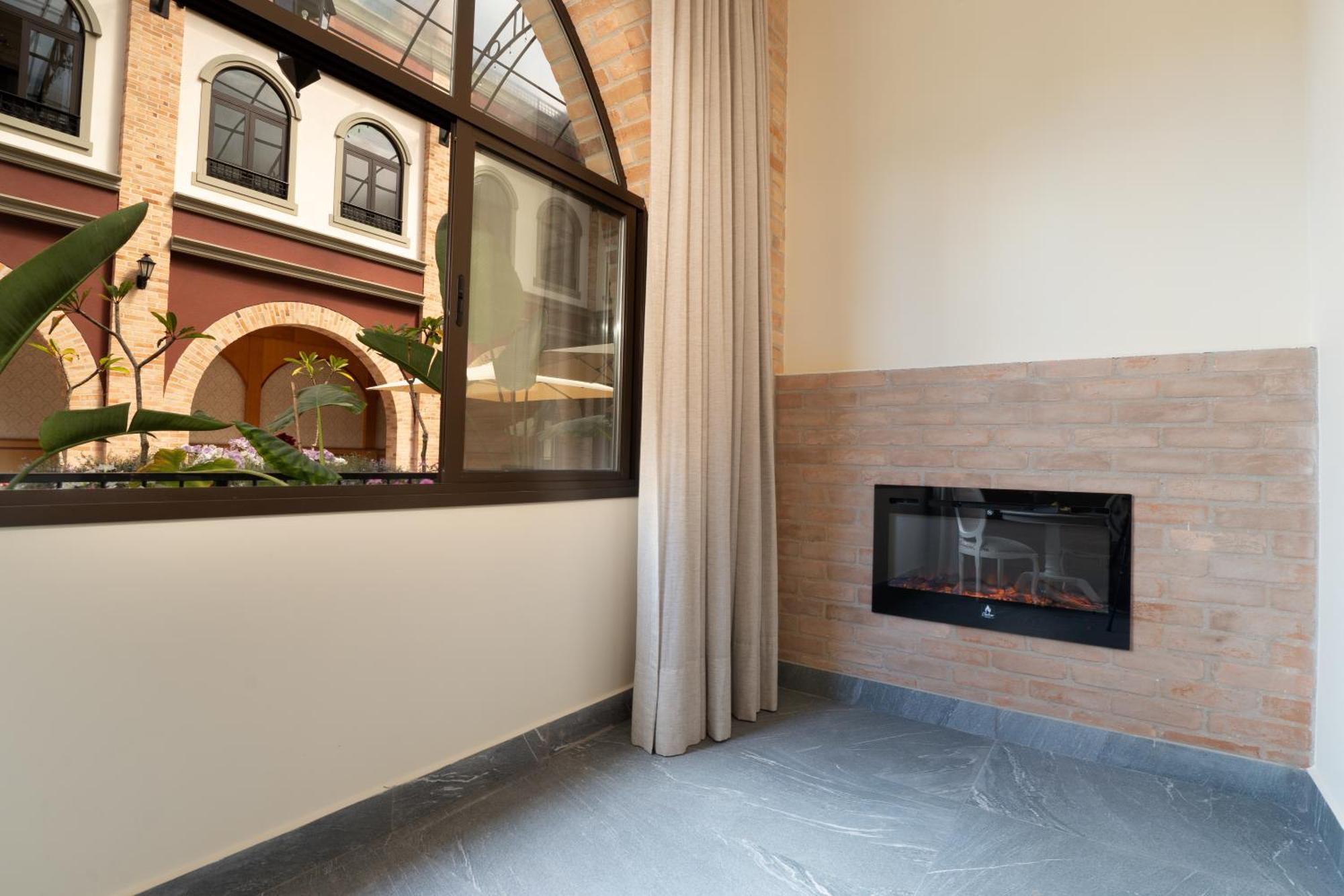포우사다 루이스 XV 호텔 Campos do Jordão 외부 사진 A fireplace in a home