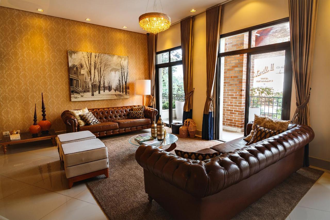 포우사다 루이스 XV 호텔 Campos do Jordão 외부 사진 A living room in a house