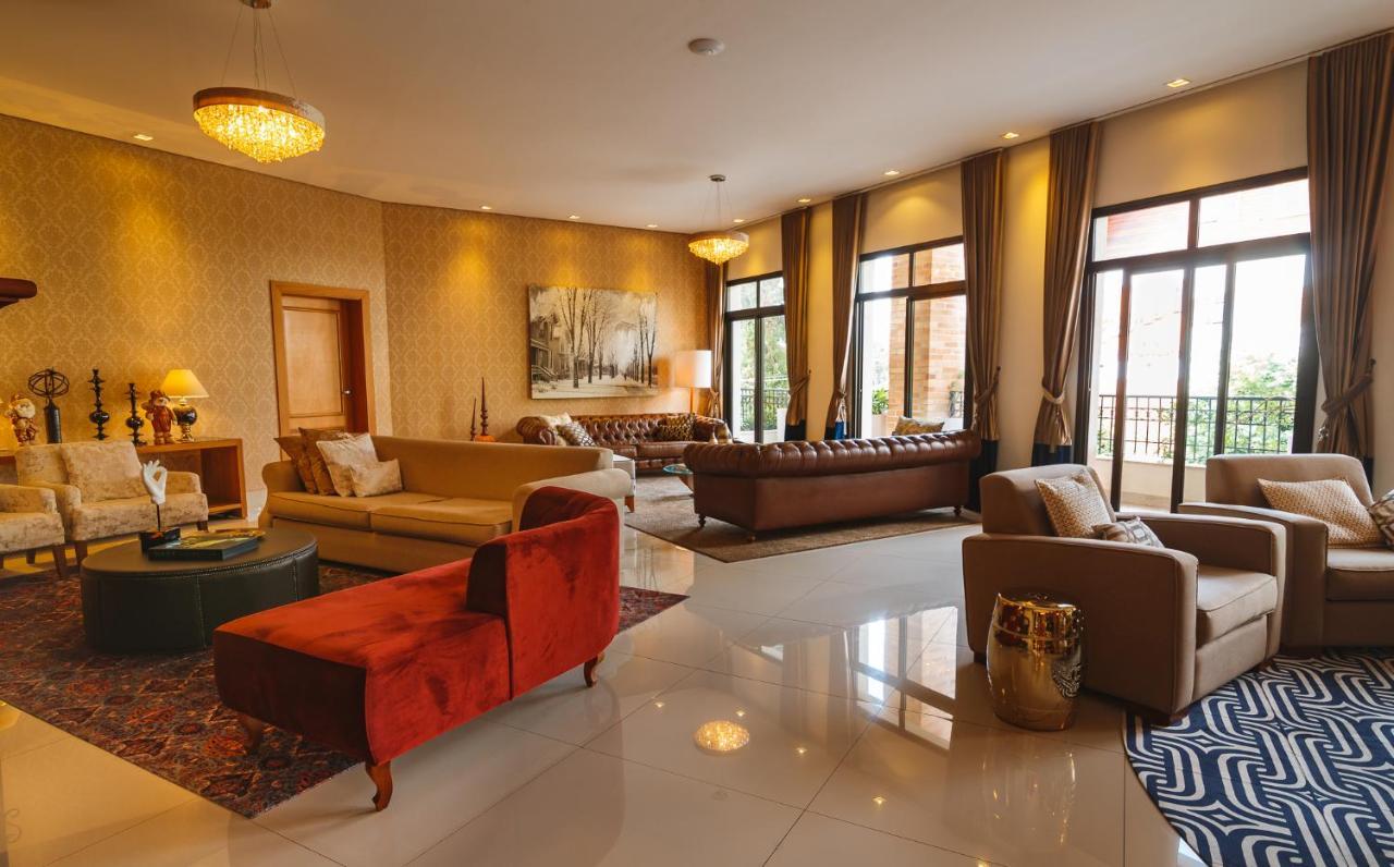 포우사다 루이스 XV 호텔 Campos do Jordão 외부 사진 The interior of the hotel