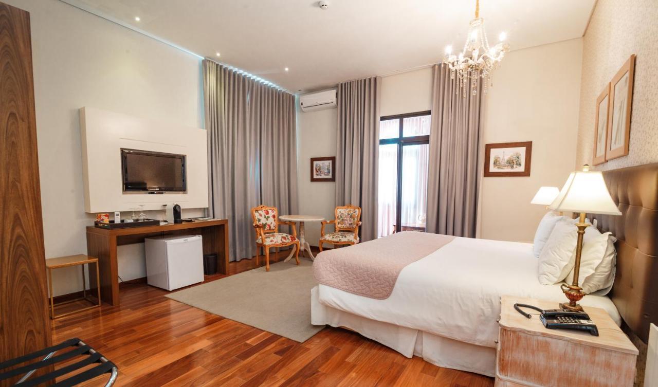포우사다 루이스 XV 호텔 Campos do Jordão 외부 사진 A room at the hotel