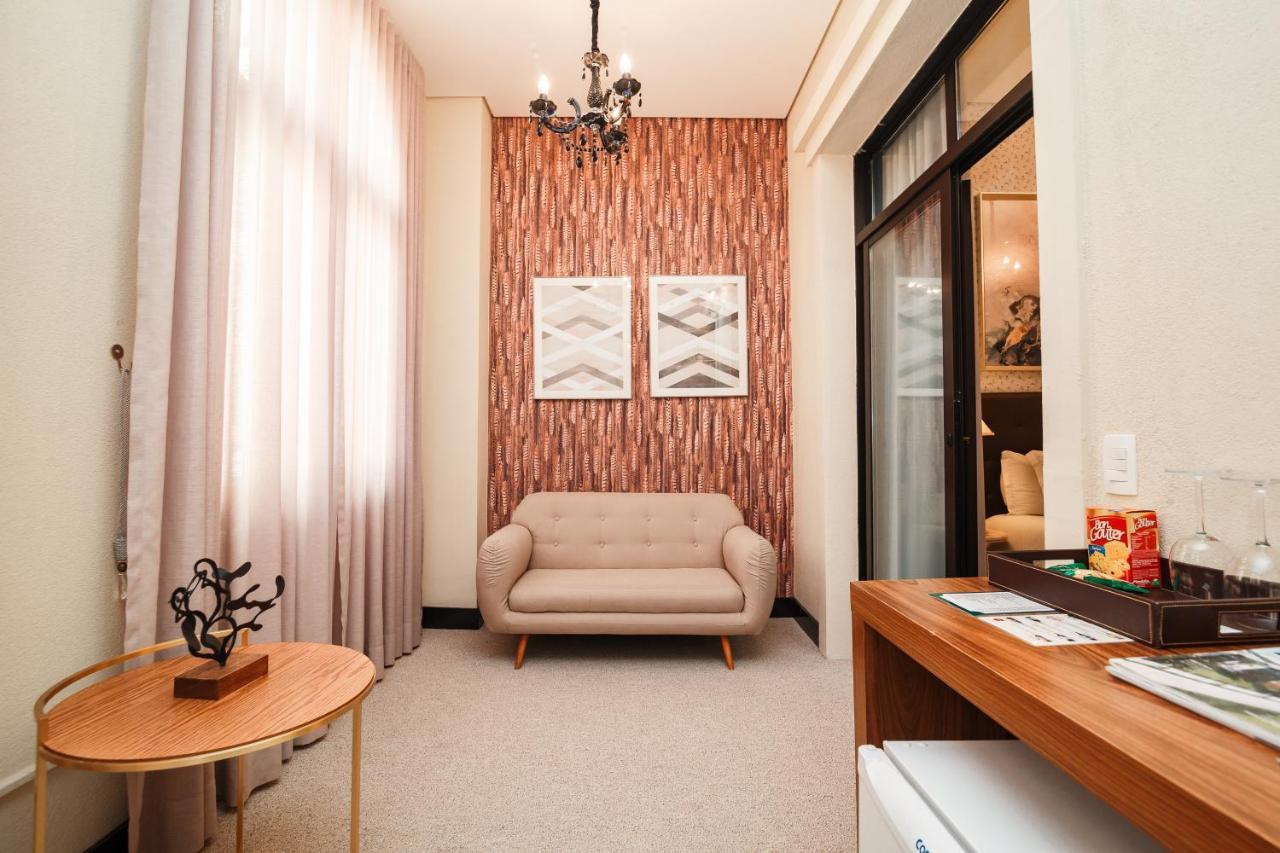 포우사다 루이스 XV 호텔 Campos do Jordão 외부 사진 A room at the hotel