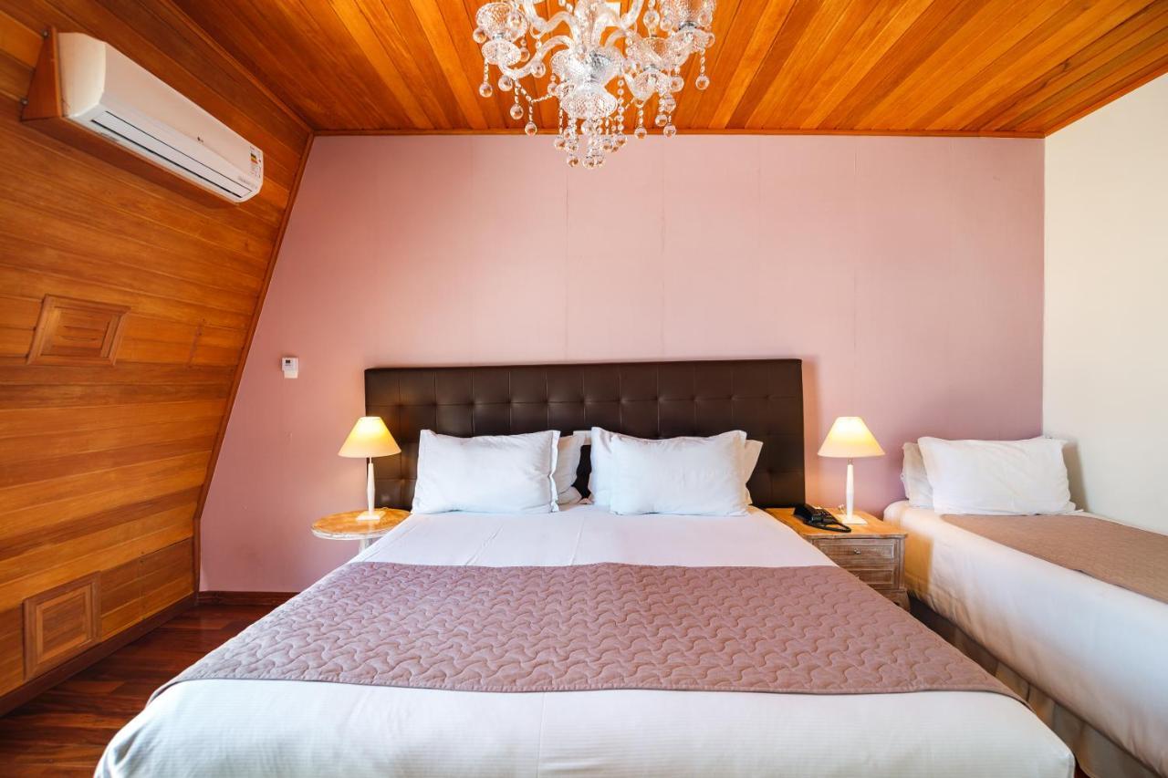 포우사다 루이스 XV 호텔 Campos do Jordão 외부 사진 A room at the hotel