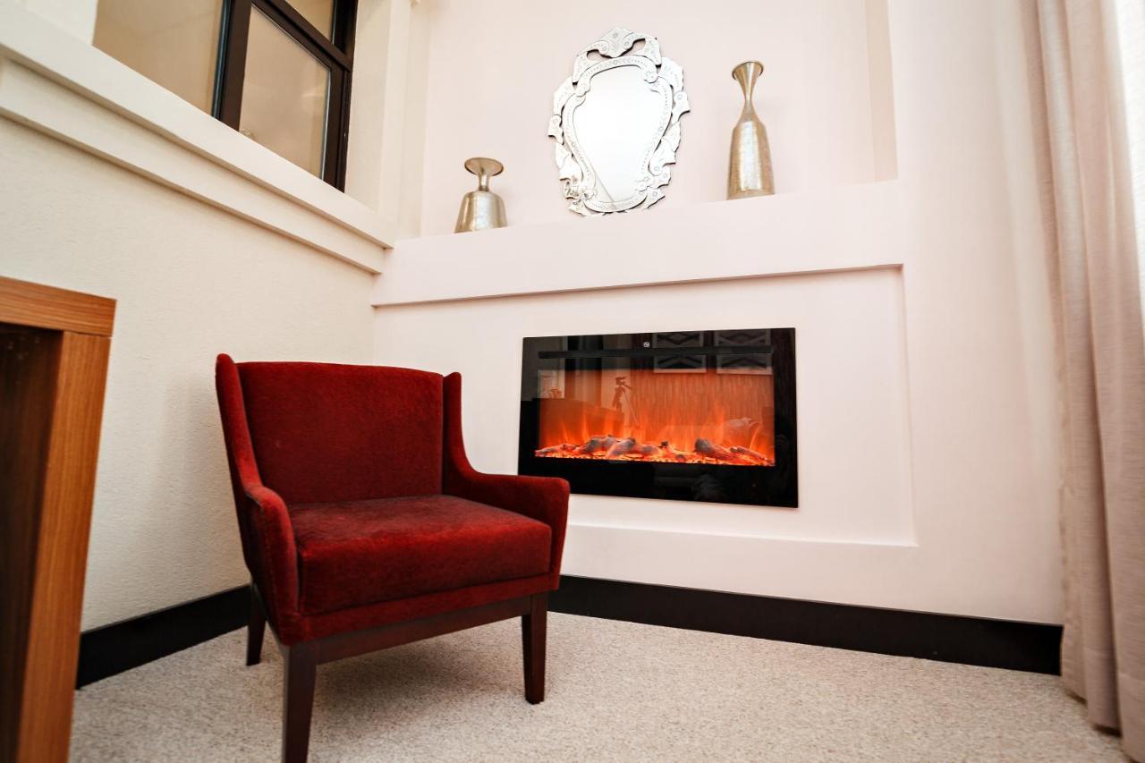 포우사다 루이스 XV 호텔 Campos do Jordão 외부 사진 A fireplace in a home