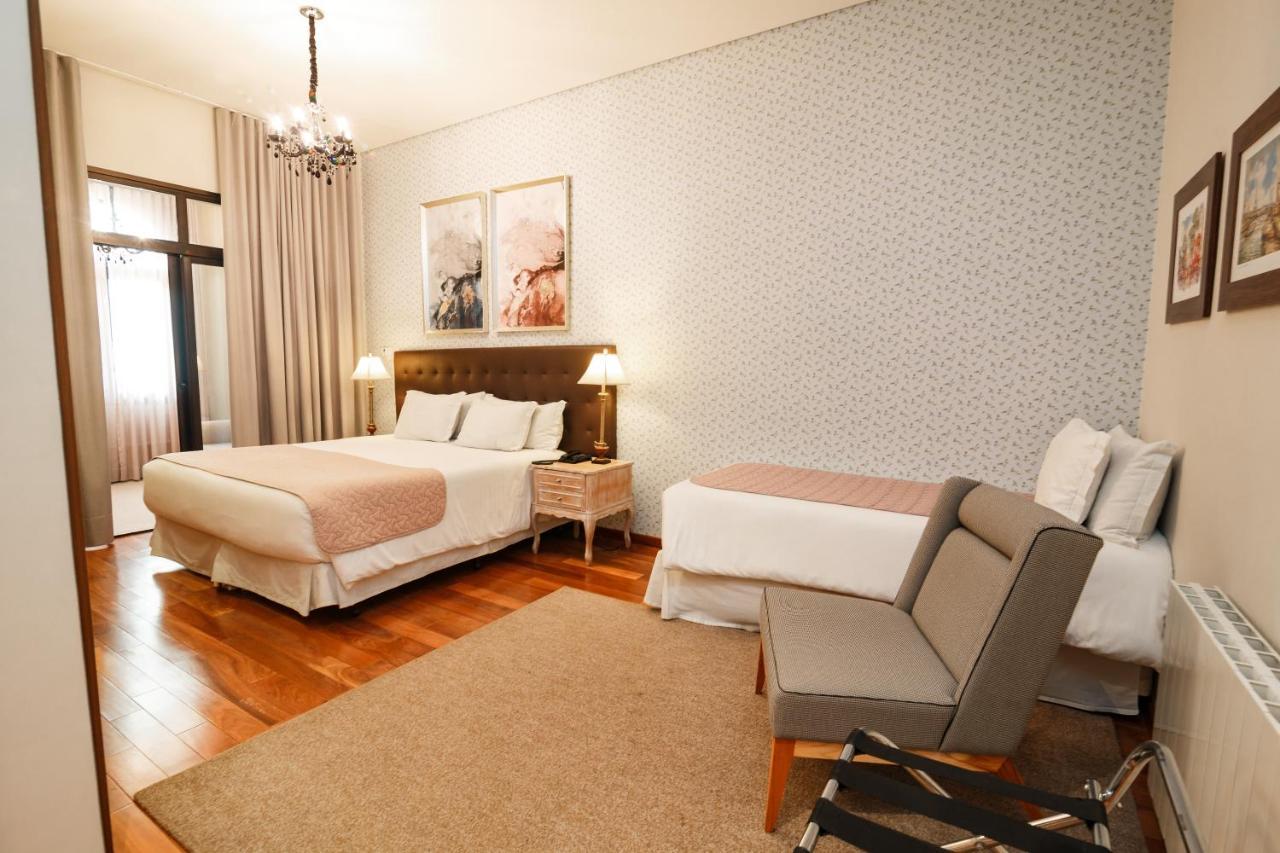 포우사다 루이스 XV 호텔 Campos do Jordão 외부 사진 A room at the hotel