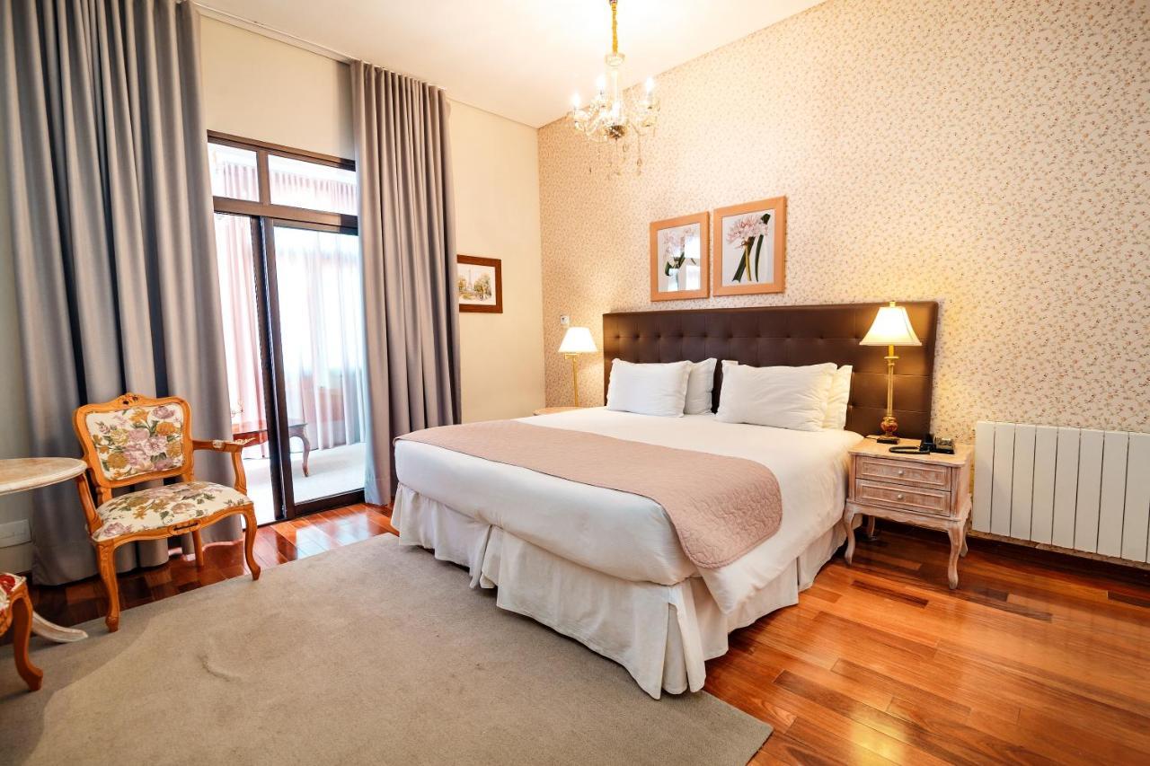 포우사다 루이스 XV 호텔 Campos do Jordão 외부 사진 A room at the hotel