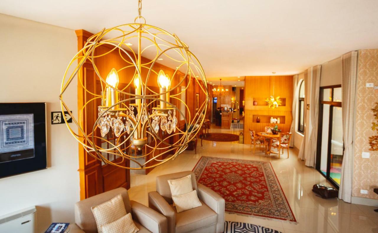 포우사다 루이스 XV 호텔 Campos do Jordão 외부 사진 The interior of the hotel