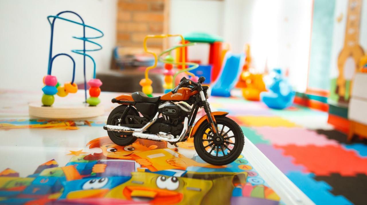 포우사다 루이스 XV 호텔 Campos do Jordão 외부 사진 A toy motorcycle